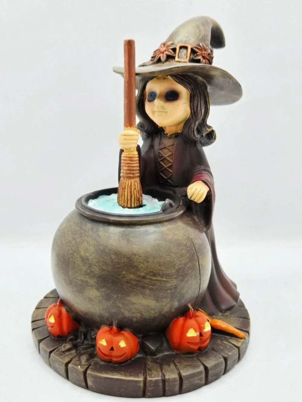 Halloween Witch Figurine Resin Cauldron Tabletop Decor Jack-O'-Lanterns 5.5